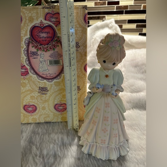 In Box Charity Begins in the Heart Precious Moments - Picture 5 of 8